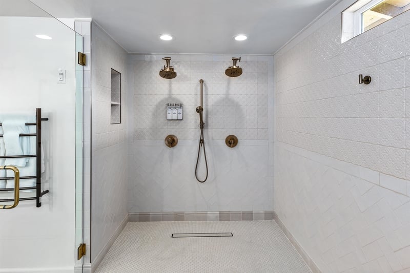 Dual primary en suite waterfall shower
