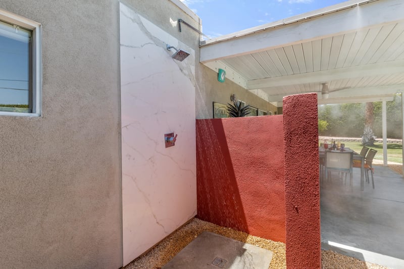 Outdoor shower to rinse off