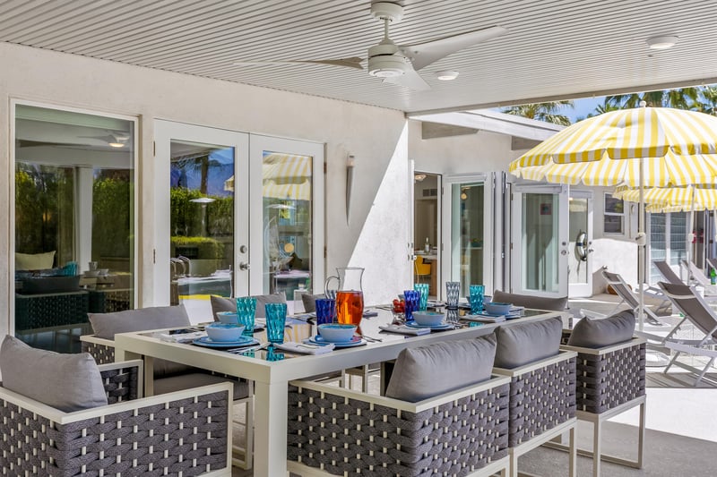 Al fresco dining set up for eight