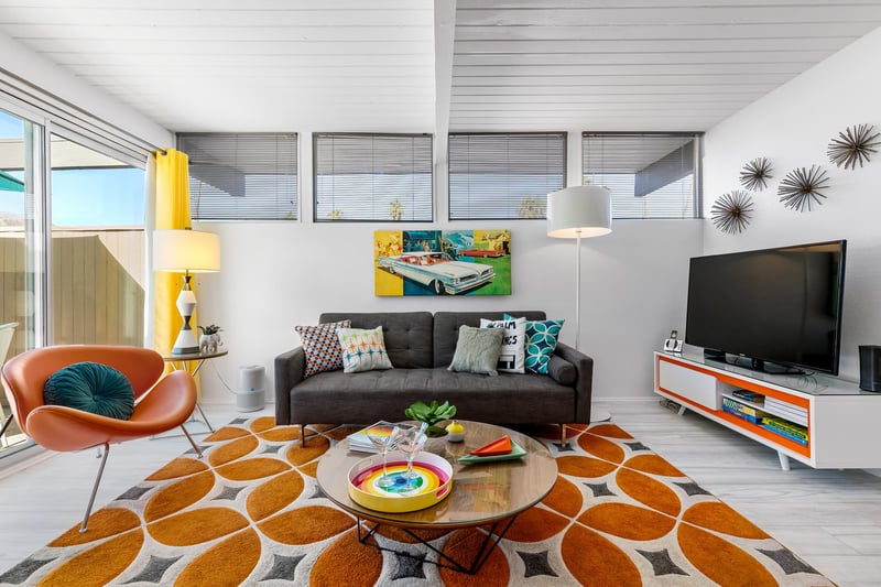 Spacious living room