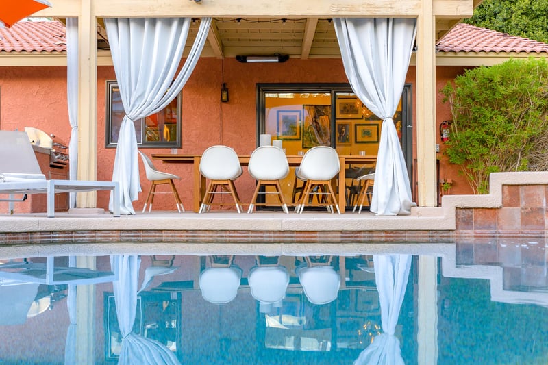 Alfresco, covered outside dining area