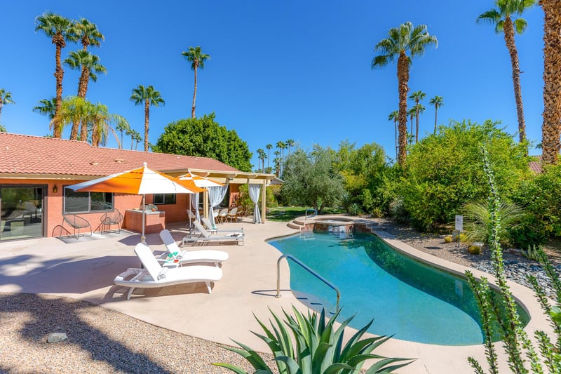 Soak up the sun in this beautiful pool