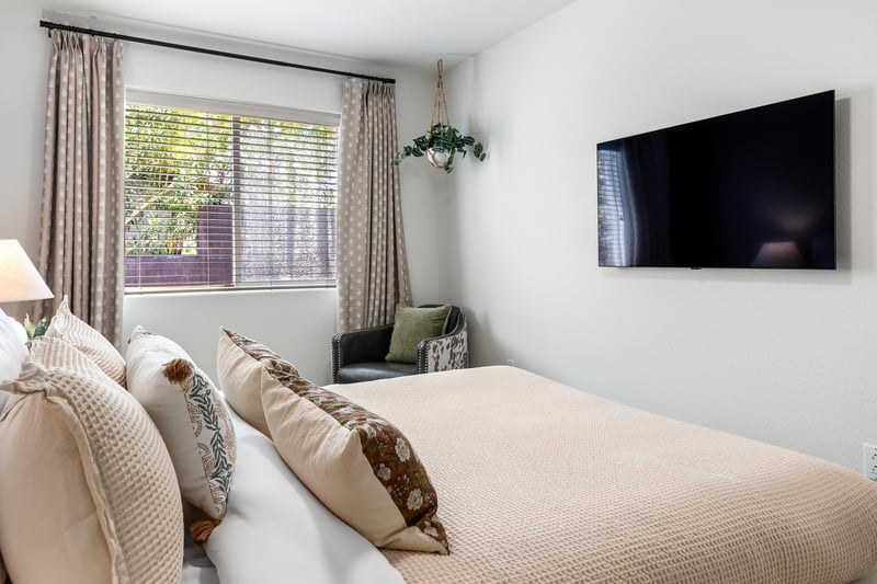 Lovely guest bedroom