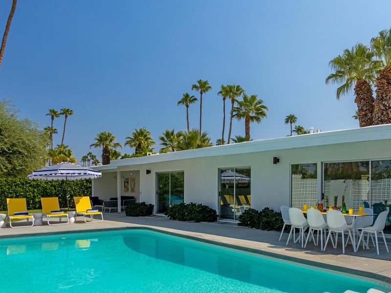 Fabulous resortstyle pool yard