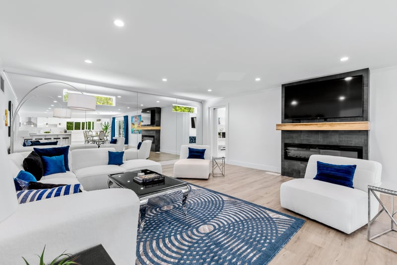 Spacious living room