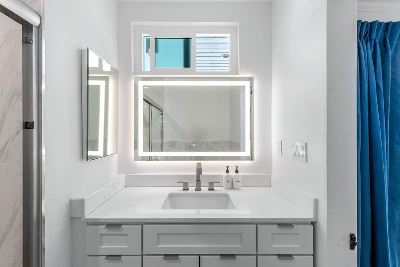 Guest bedroom en suite bath