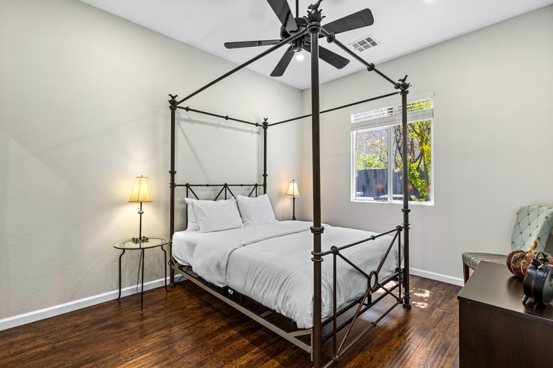 Relaxing guest bedroom