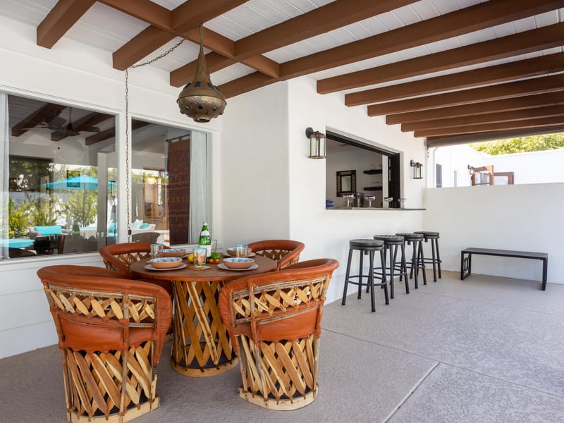 Alfresco dining and poolside entertaining