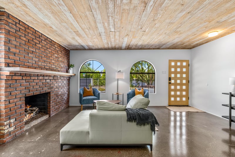 Spacious living room