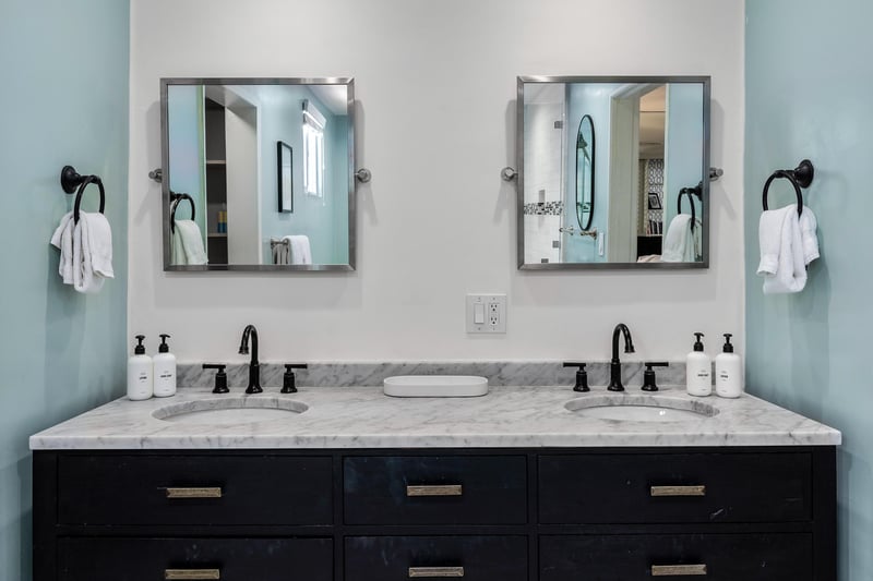 Dual sink guest vanity