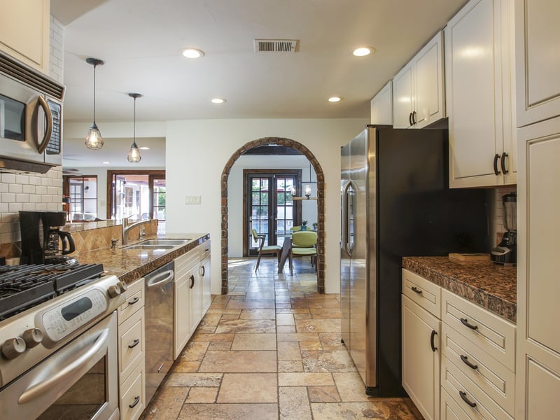 Enjoy cooking together around the beautiful chefs kitchen