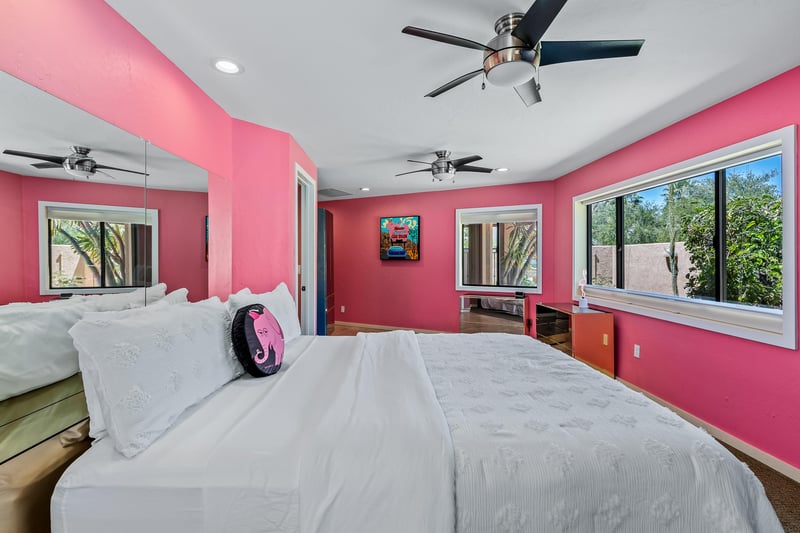 Private guest bedroom