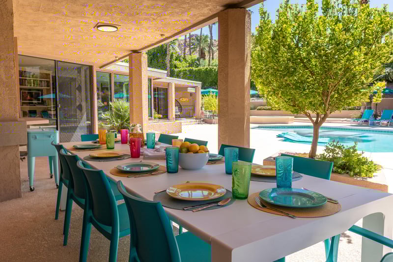 Al fresco dining for ten