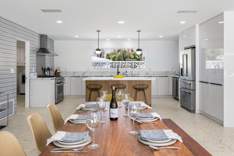 Beautiful flow from the dining room to the kitchen