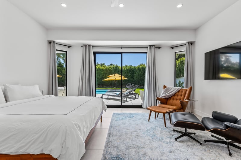 Luxurious guest bedroom