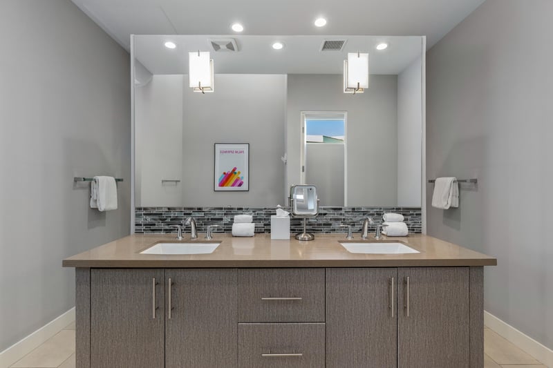 Primary bath with dual sinks