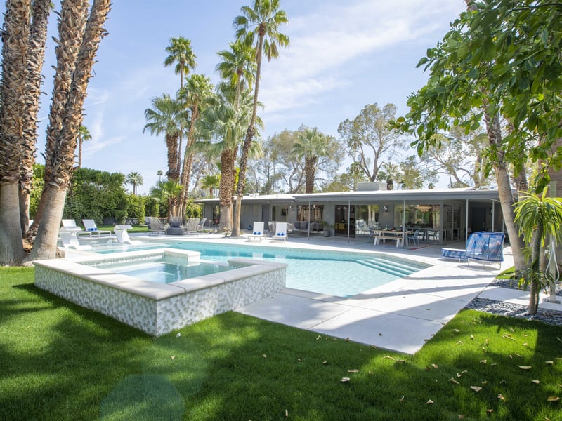 Very private resortstyle pool yard
