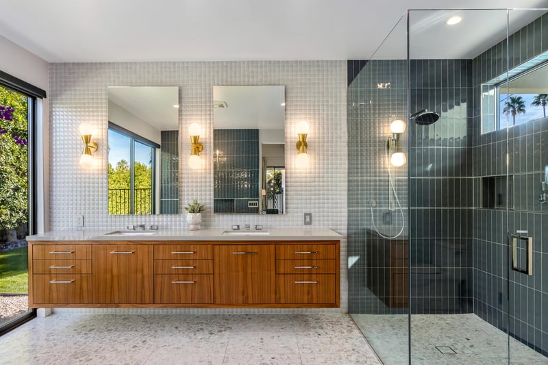 Spalike ensuite bathroom