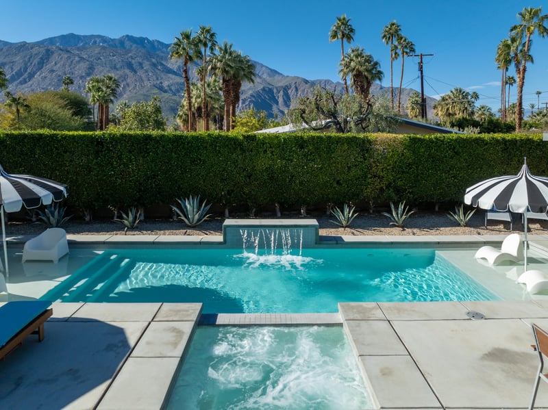 Crystalclear pool and bubbling spa