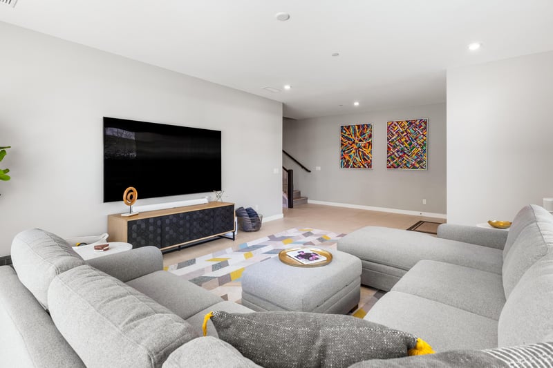 Spacious living room