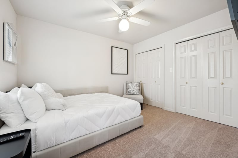 Downstairs guest bedroom with queen size bed.