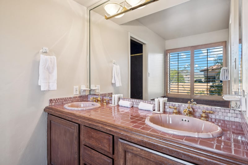 Downstairs guest in suite bathroom vanity with double sinks.