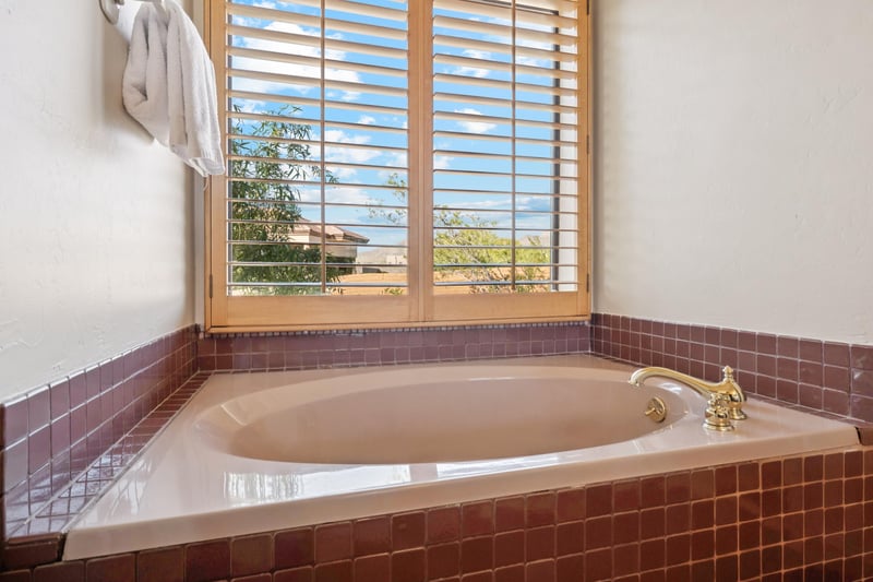 Downstairs guest insuite bathroom tub.