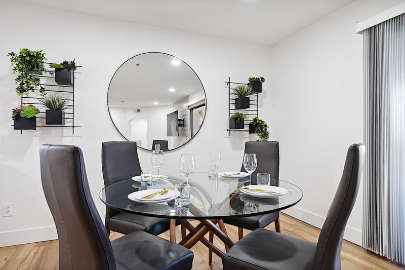 Dining table seats 4