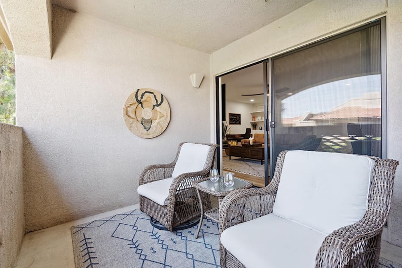 Balcony w 2 Sitting Chairs