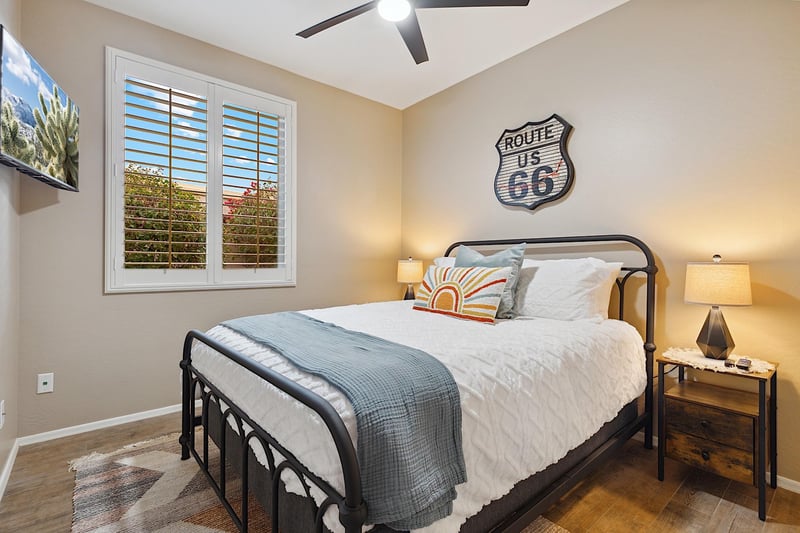 Third bedroom  Queensized bed w 40 Smart TV