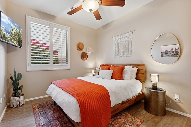 Fourth bedroom  Queensized bed w 40 Smart TV