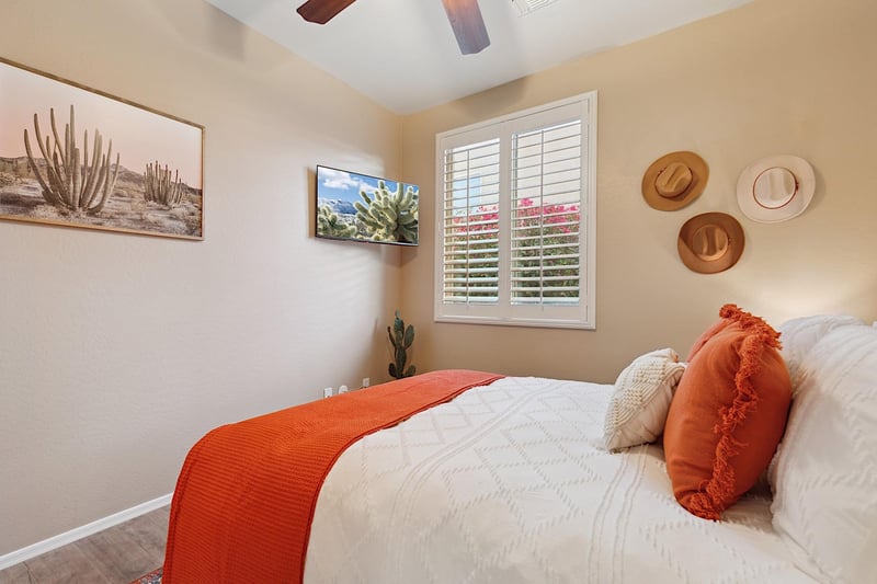 Fourth bedroom  Queensized bed w 40 Smart TV