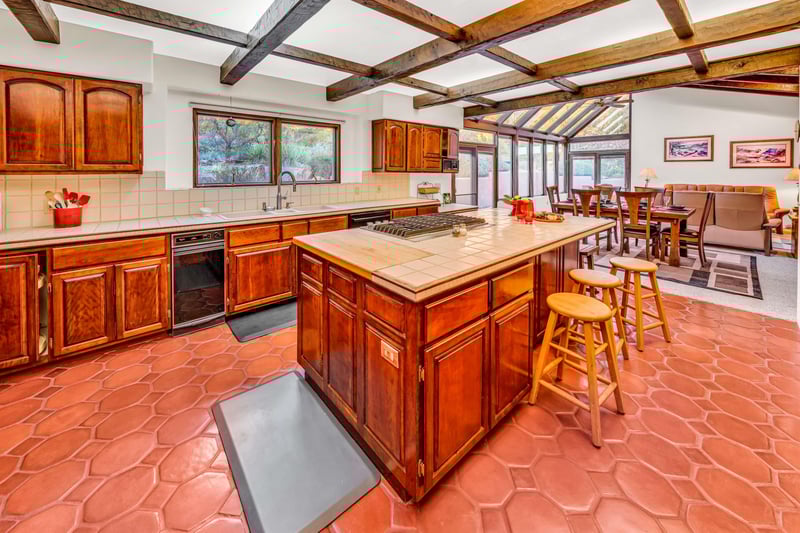 Very Large Fully Stocked Kitchen