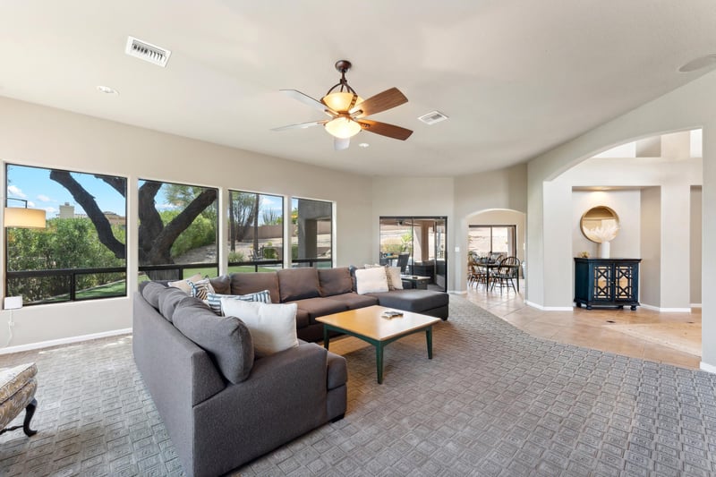 Large Living Space  Tinted windows to reduce sun glare