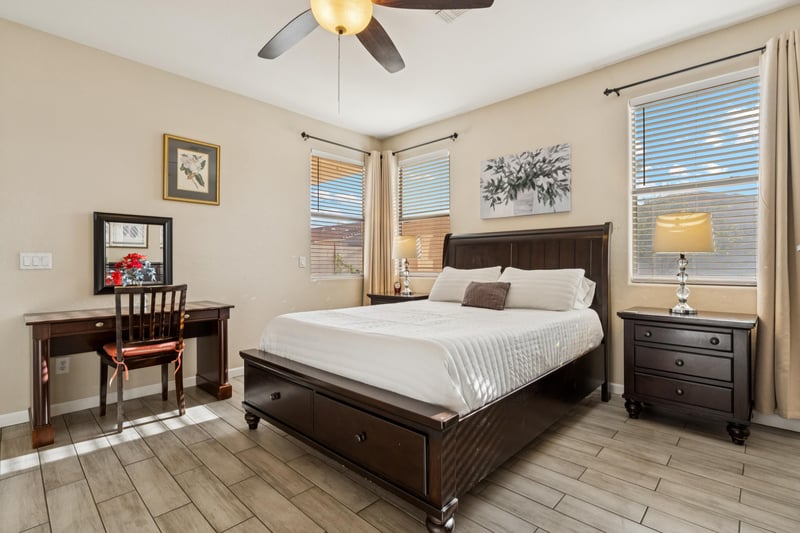 Master Bedroom with Queen Bed