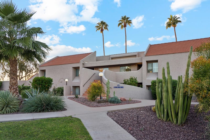 Camello Vista is a gorgeous community with lots of greenery