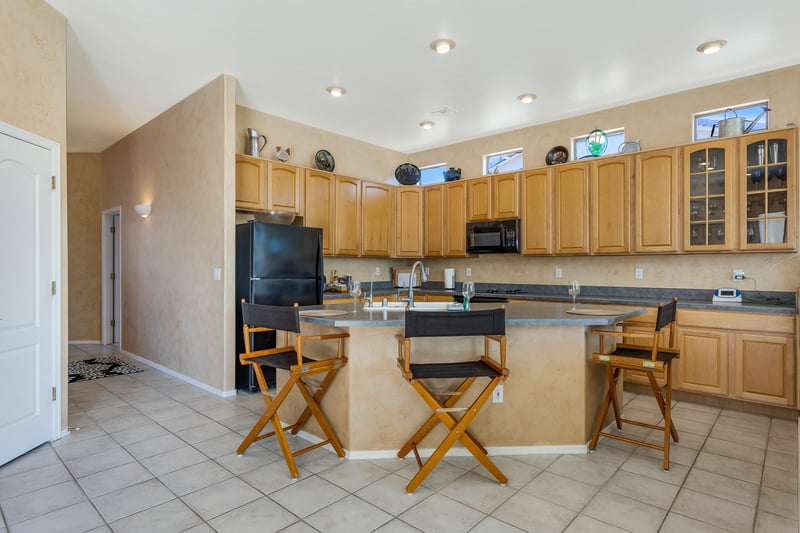 Kitchen with breakfast nook