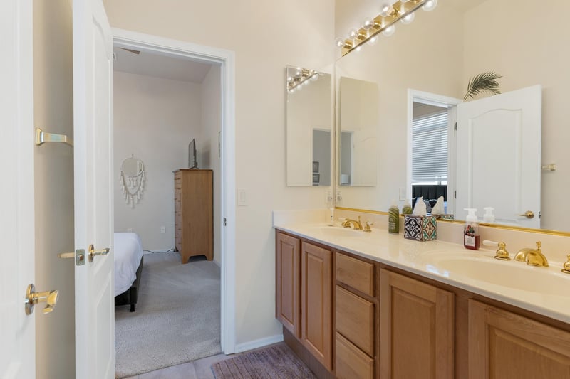 Guest bathroom with dual vanity