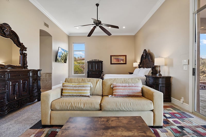 Sitting area in master suite