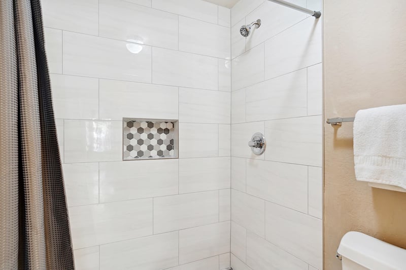 Second Bathroom  Walkin Shower