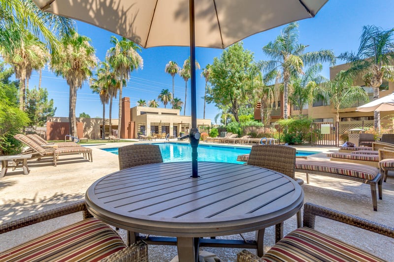 Picnic tables and BBQs by the pool