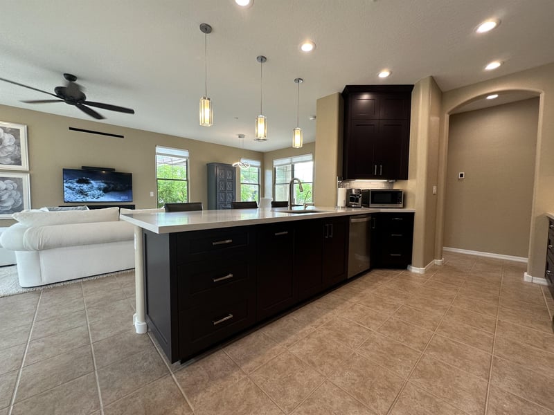 Lots of natural light to brighten up the kitchen.