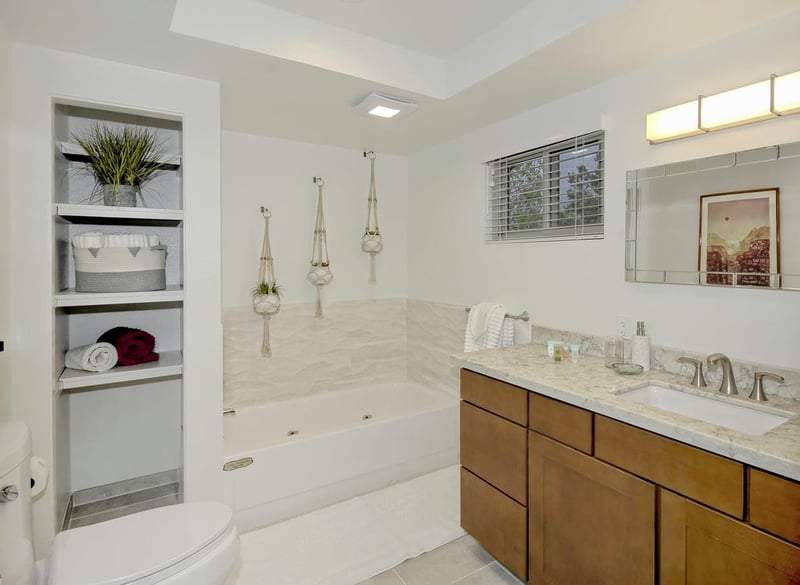 Master en suite with tub and shower