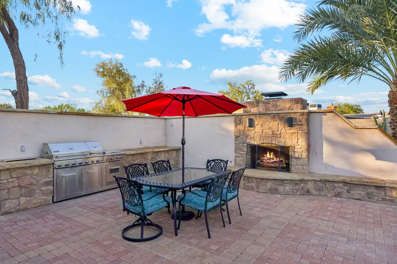 Outdoor dining setup for 6 Casa Paraiso has 2 built in BBQs