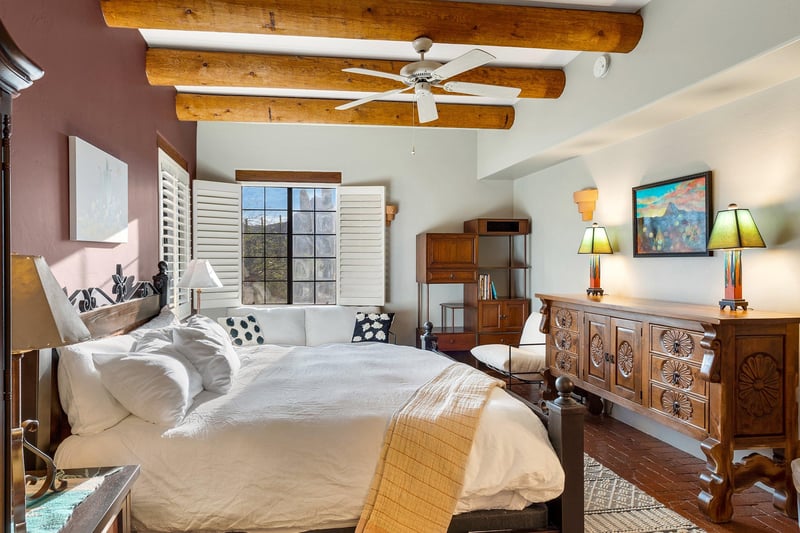 Master with king bed