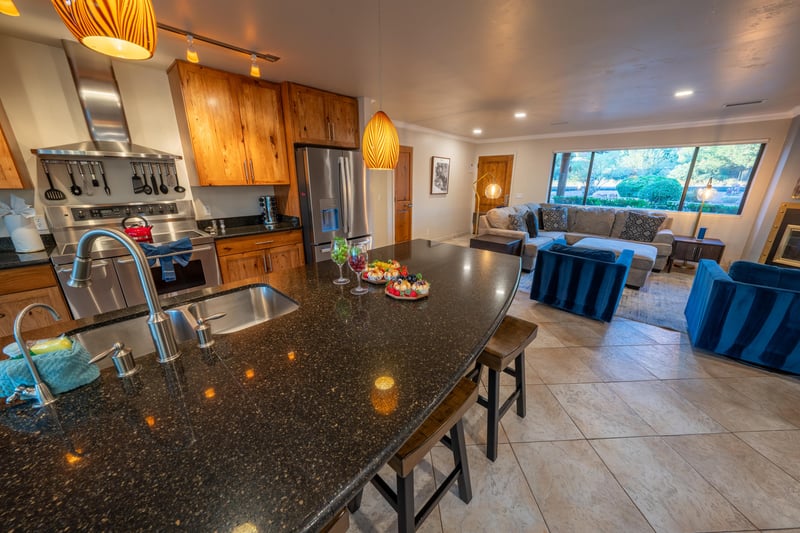 Huge Island Perfect For Entertaining And Cooking Together