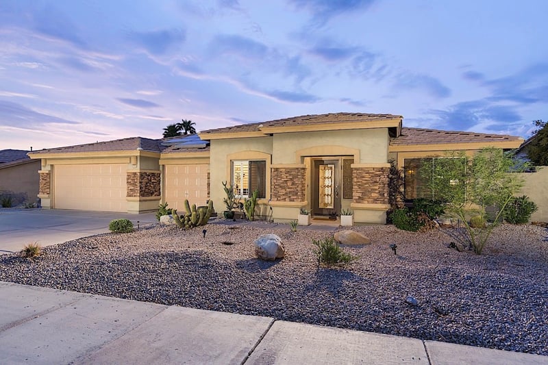 Beautiful home in Estrella Mountain with 3 car garage