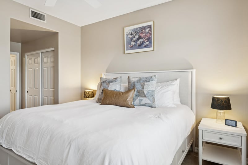 Bright and delicate second guest room, decorated with flowers and playful duck touches