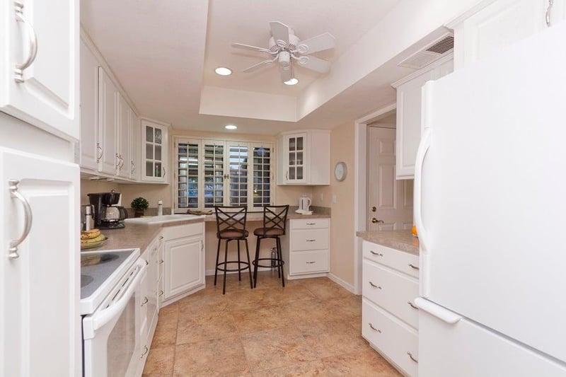 Breakfast nook for two