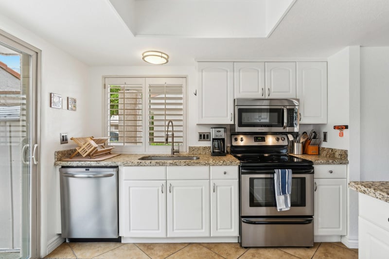 Fully stocked kitchen with all the essentials